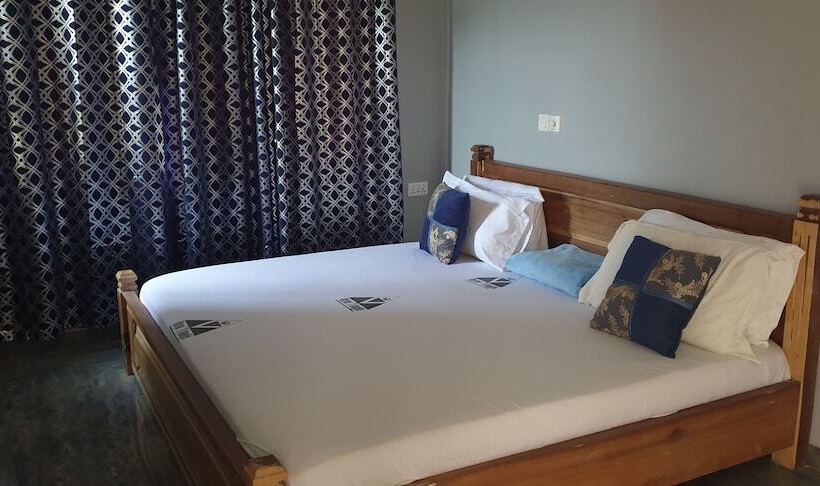 بنسيون Royal Triangle Guest House