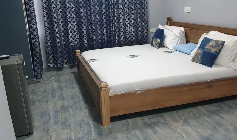 ペンション Royal Triangle Guest House