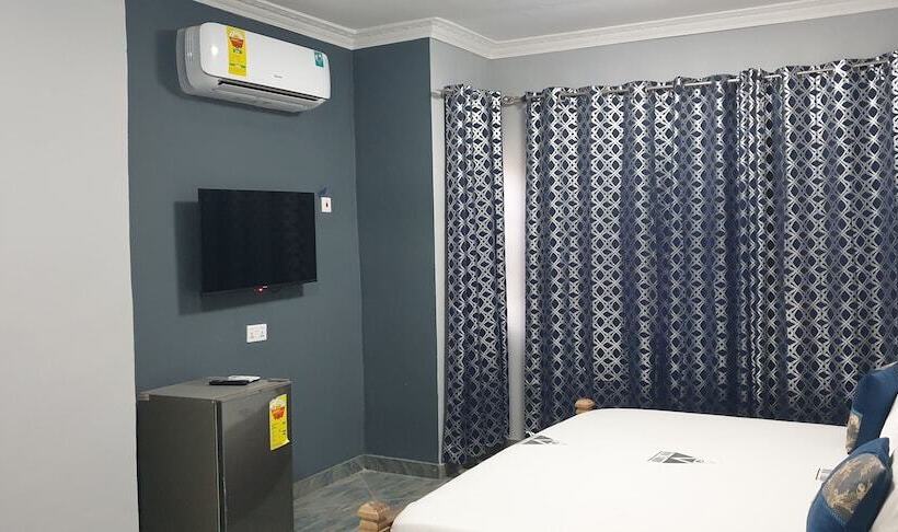 بنسيون Royal Triangle Guest House