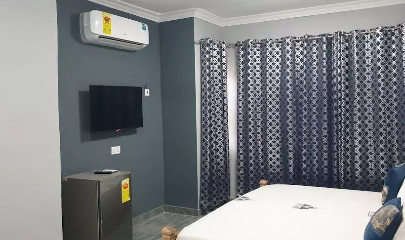 ペンション Royal Triangle Guest House