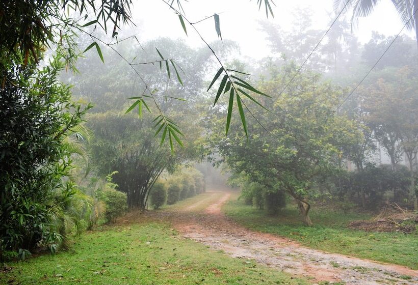 منتجع 3 Hills County