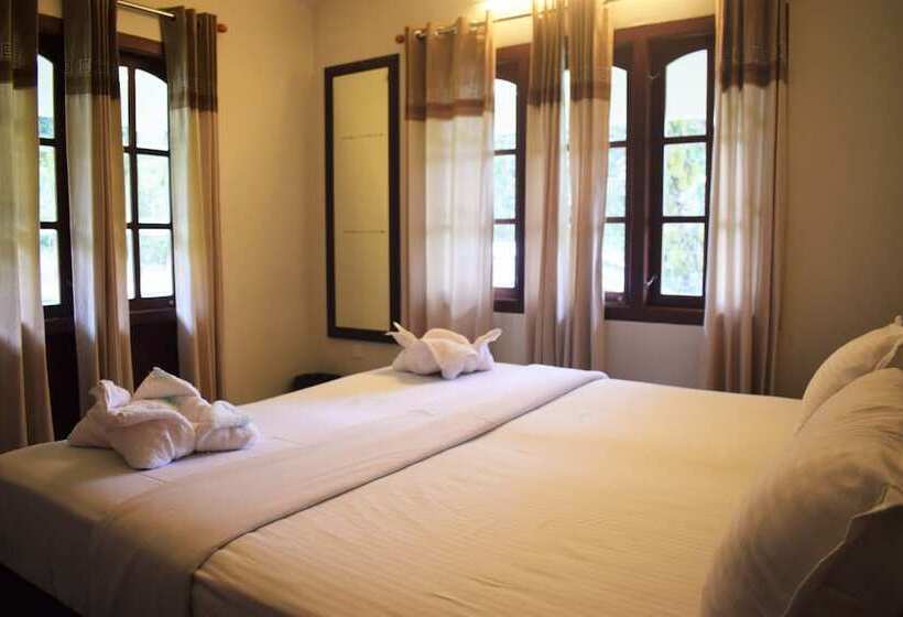 منتجع 3 Hills County