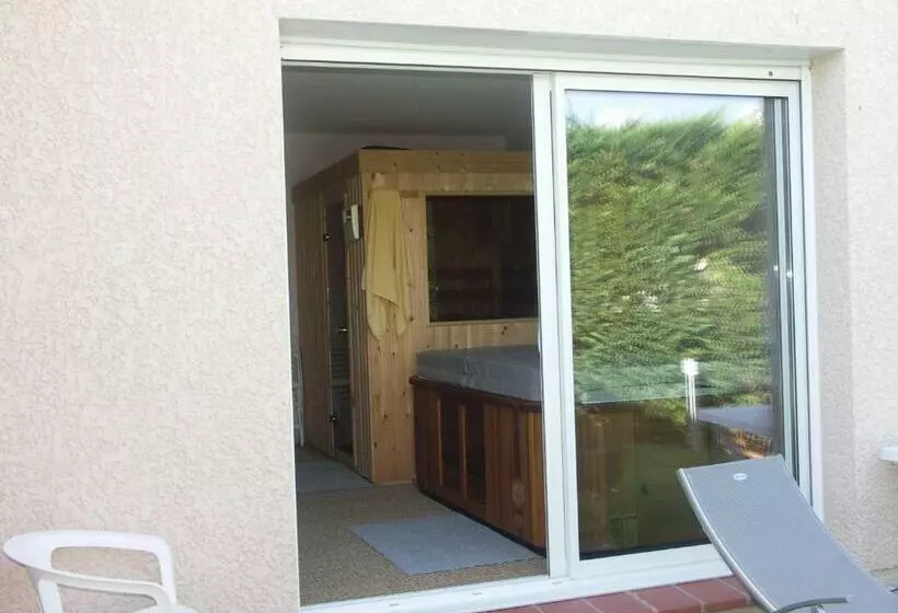 Aamiaismajoitus (B&B) Chambres D Hôtes Le Saint ô Détente