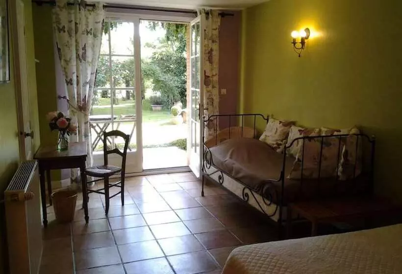 Aamiaismajoitus (B&B) Chambres D Hôtes Les Douves