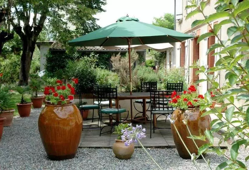 Aamiaismajoitus (B&B) Chambres D Hôtes Les Douves