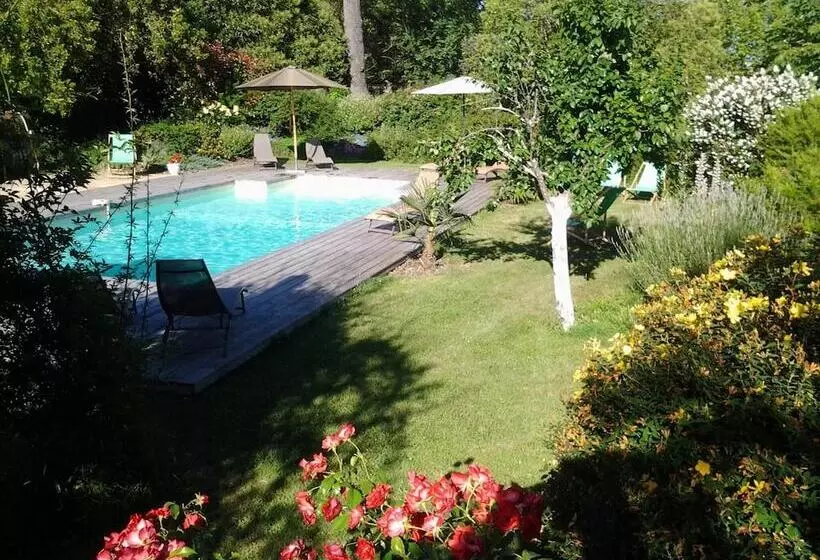 Aamiaismajoitus (B&B) Chambres D Hôtes Les Douves