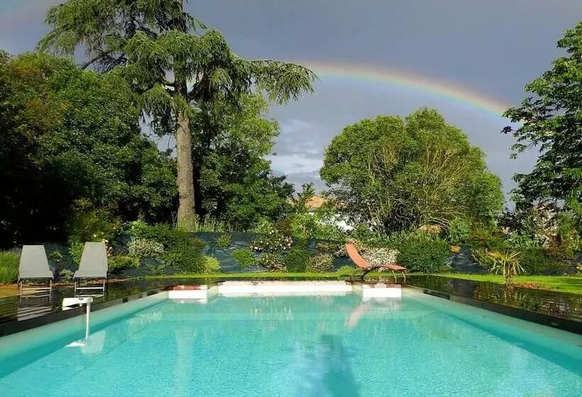 Aamiaismajoitus (B&B) Chambres D Hôtes Les Douves