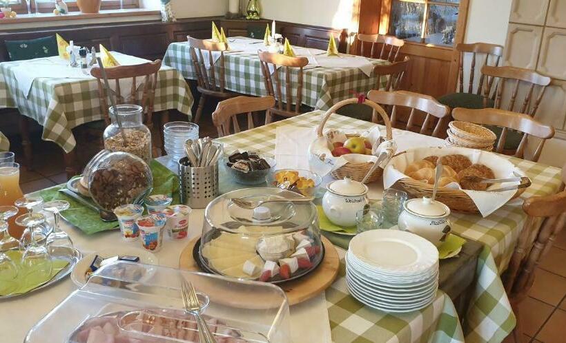 مبيت وإفطار Landgasthof Berg