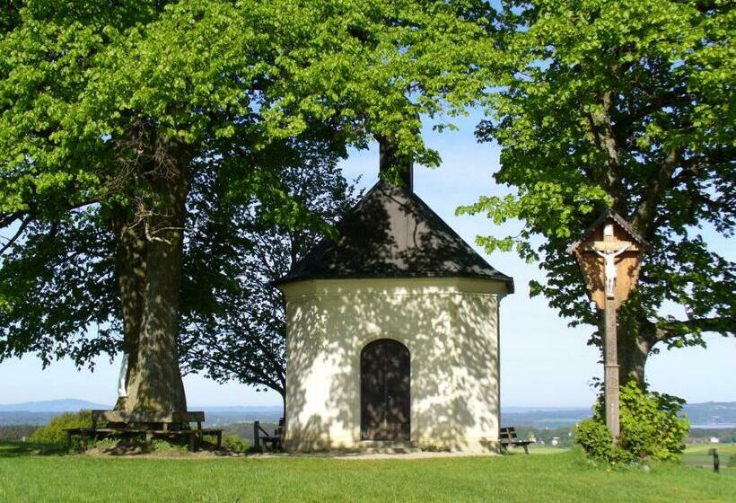 مبيت وإفطار Landgasthof Berg