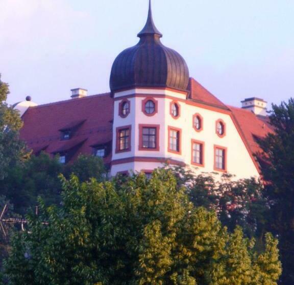 مبيت وإفطار Landgasthof Berg