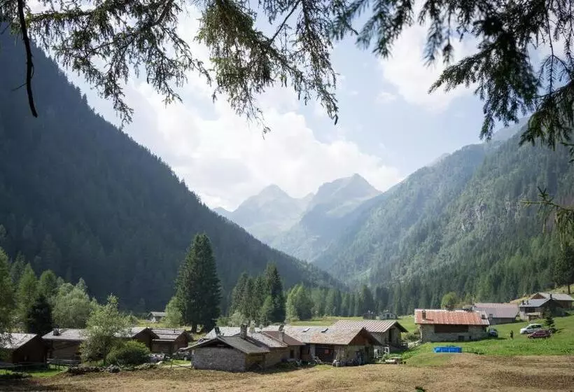 Hotelli Albergo Miramonti