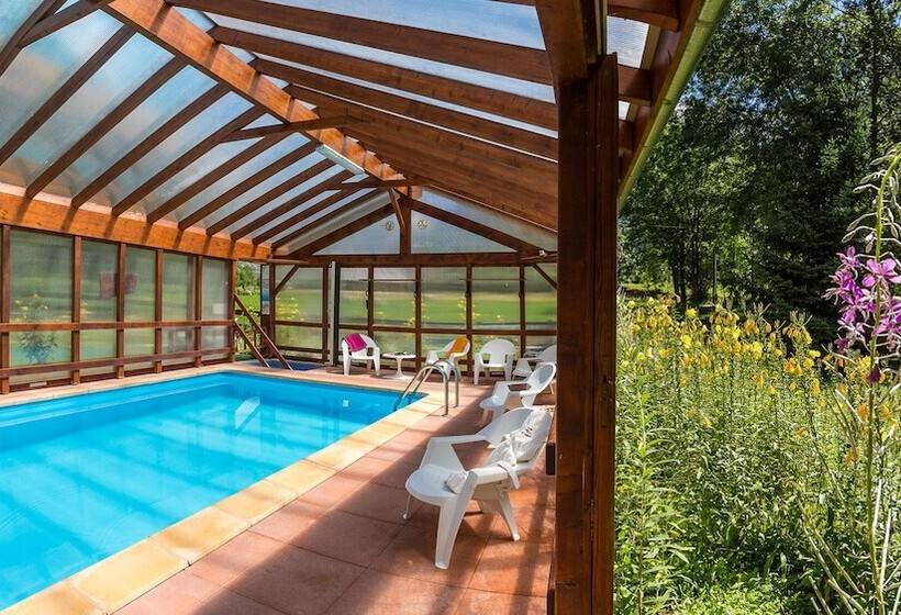 Отель Hôtel Le Val Des Sources