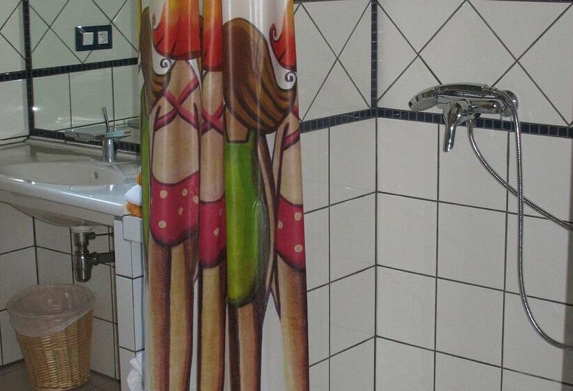 Отель Hôtel Le Val Des Sources