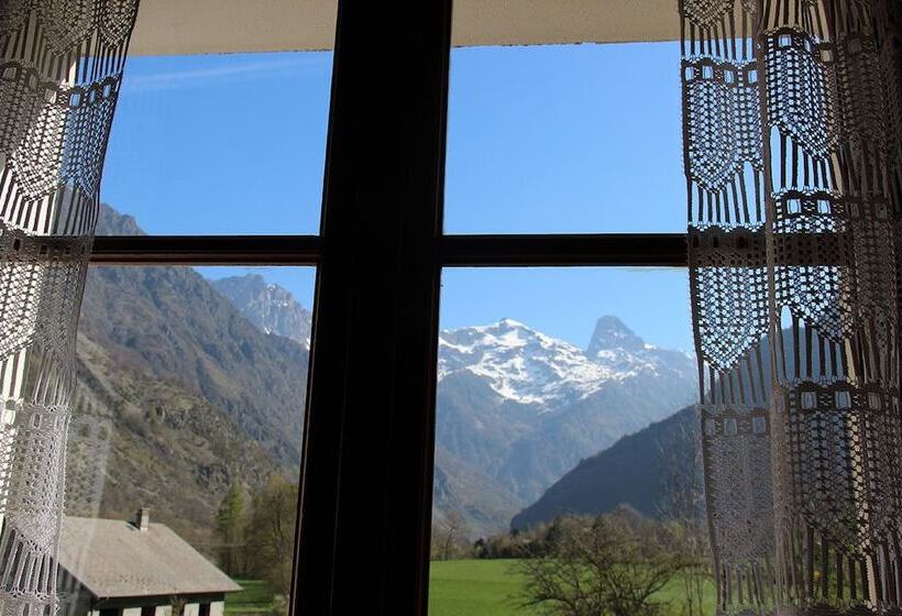 Отель Hôtel Le Val Des Sources