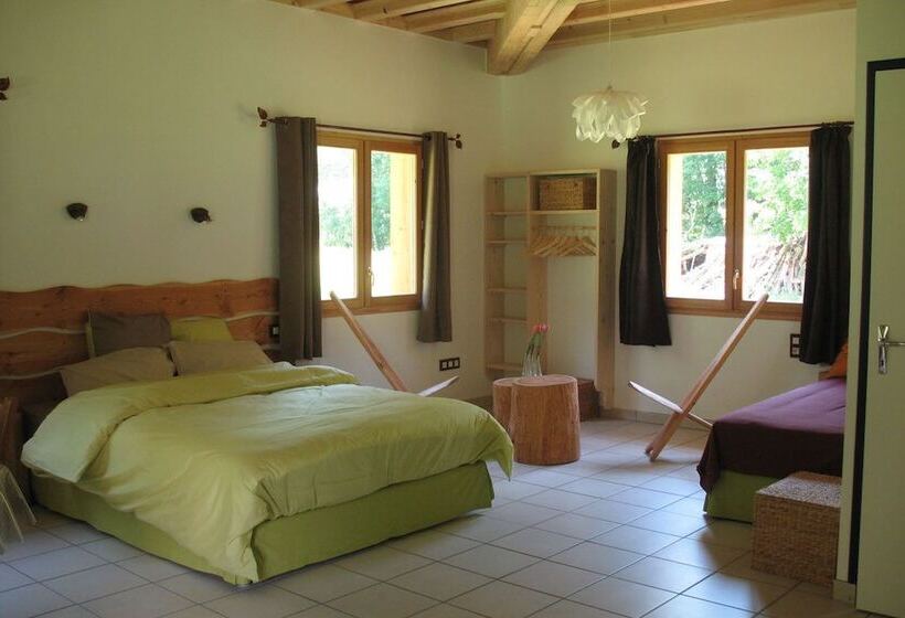 Отель Hôtel Le Val Des Sources