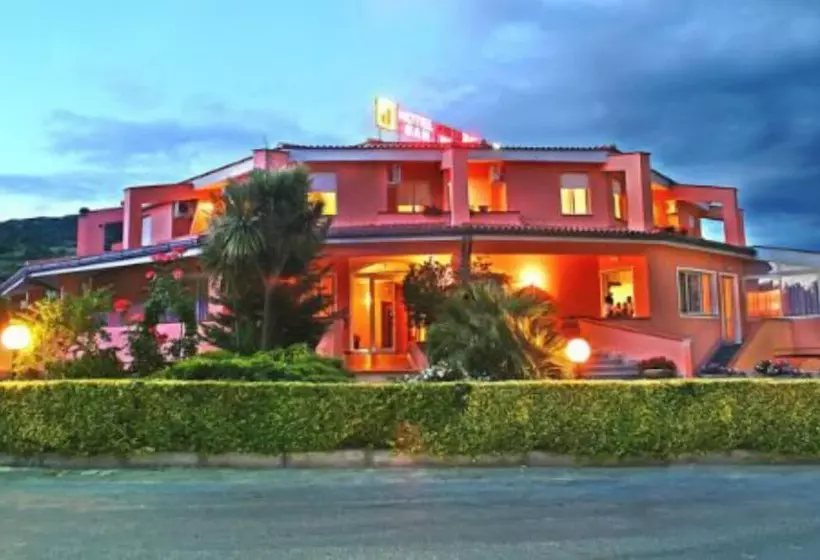 هتل Il Cavallino Rosso
