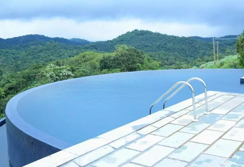 Hotelli Jungle Edge Resort