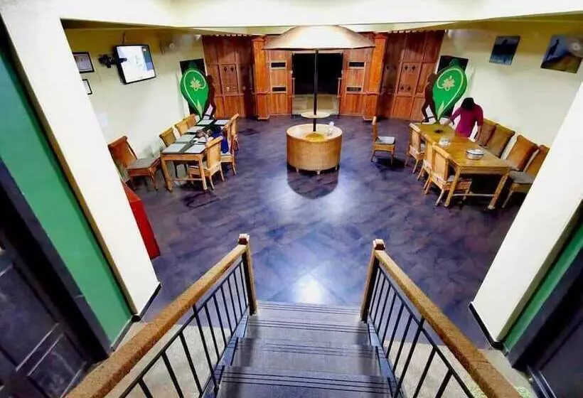 Hotelli Jungle Edge Resort