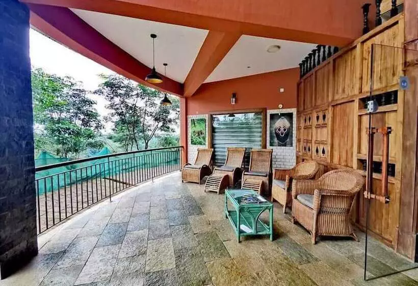 Hotelli Jungle Edge Resort