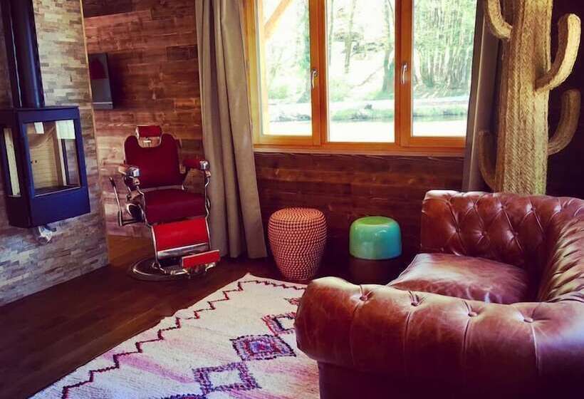 Отель Moulin De La Jarousse Les Cabanes