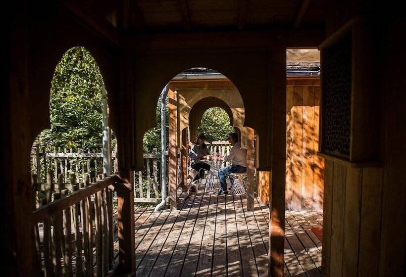 Отель Moulin De La Jarousse Les Cabanes