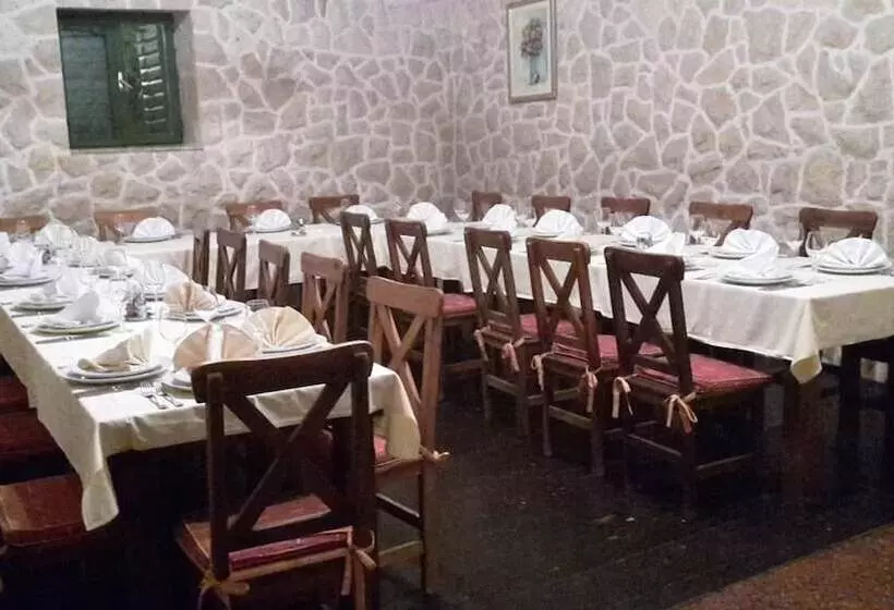 پانسیون Fortuna Hotel & Restaurant