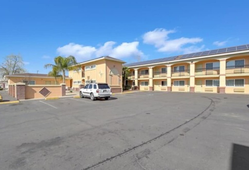 Отель Americas Deluxe Inn Marysville