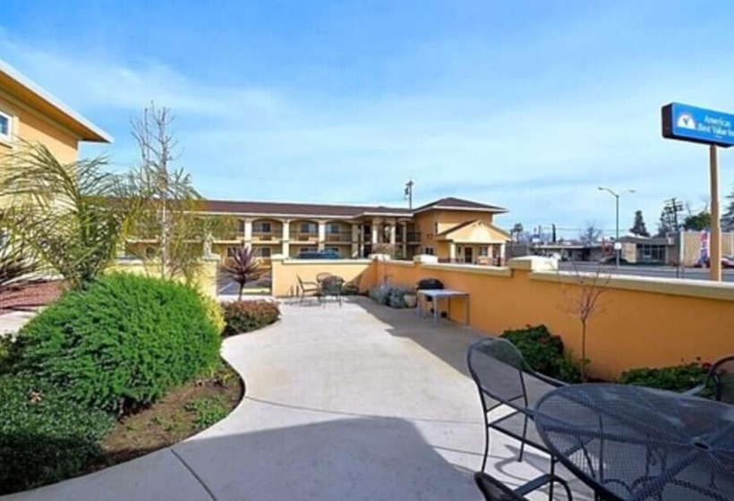 Отель Americas Deluxe Inn Marysville