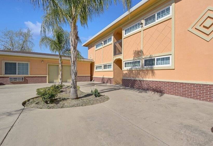 Отель Americas Deluxe Inn Marysville