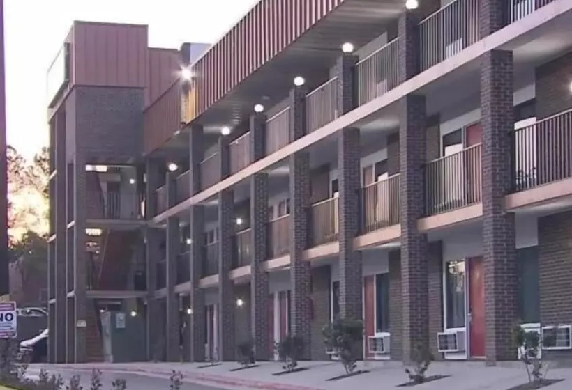 هتل Red Roof Inn Raleigh Northeast   Downtown