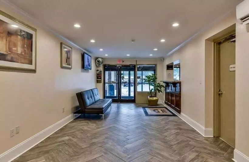 هتل Red Roof Inn Raleigh Northeast   Downtown