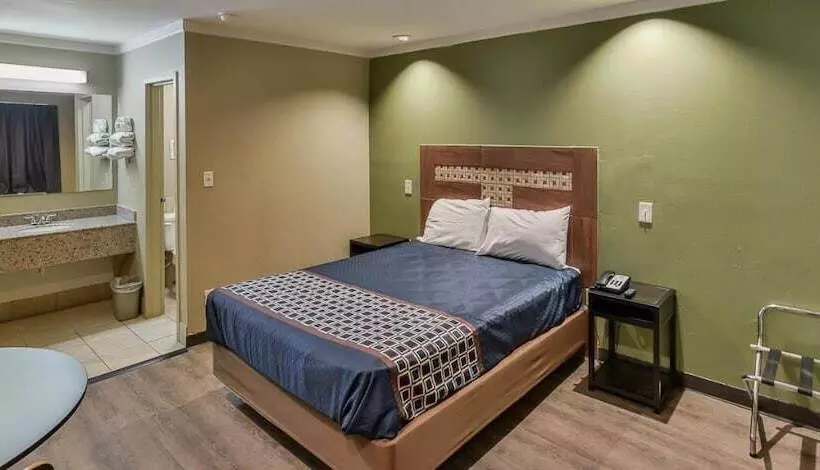 هتل Red Roof Inn Raleigh Northeast   Downtown