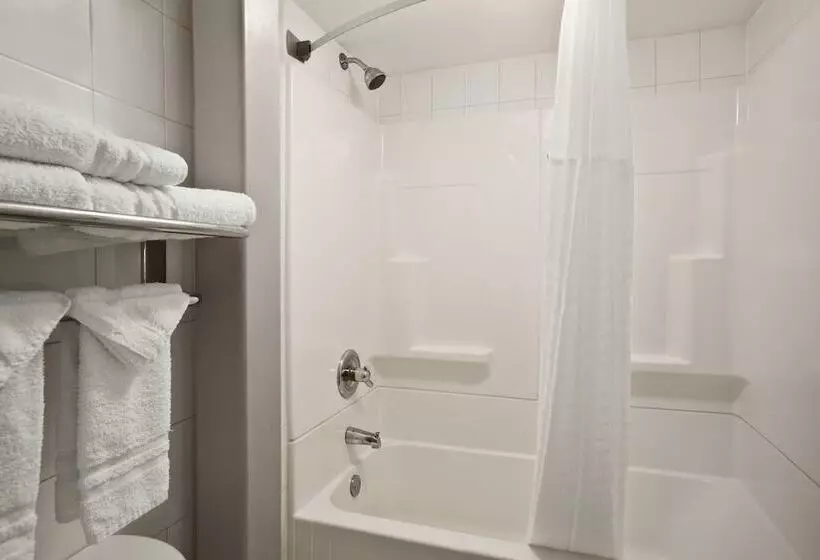 هتل Days Inn By Wyndham Philadelphia Convention Center