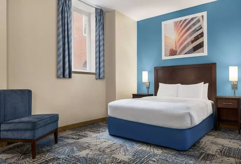 هتل Days Inn By Wyndham Philadelphia Convention Center