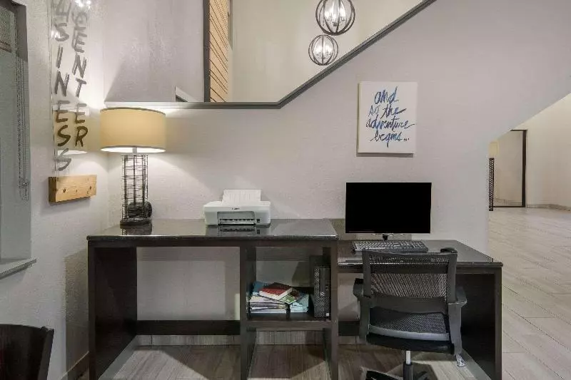 Отель Denton Creek Inn Speedway