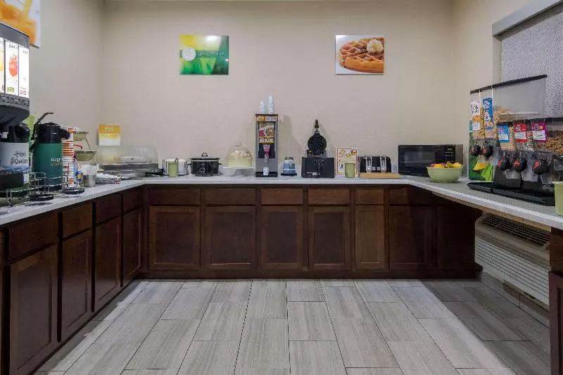 Отель Denton Creek Inn Speedway