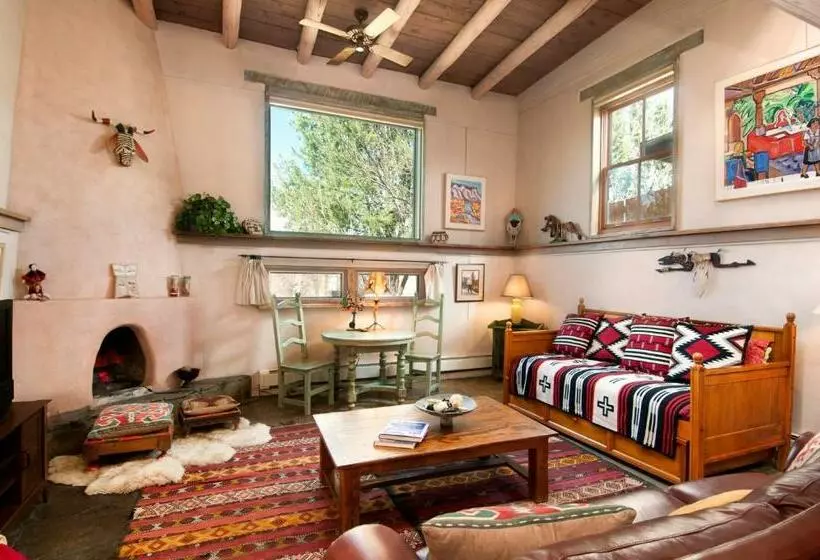 בית מלון כפרי Inger Jirby Gallery & Guest Houses