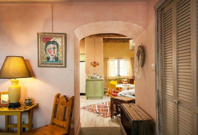 酒店 Inger Jirby Gallery & Guest Houses