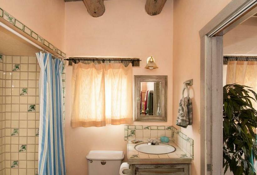 酒店 Inger Jirby Gallery & Guest Houses