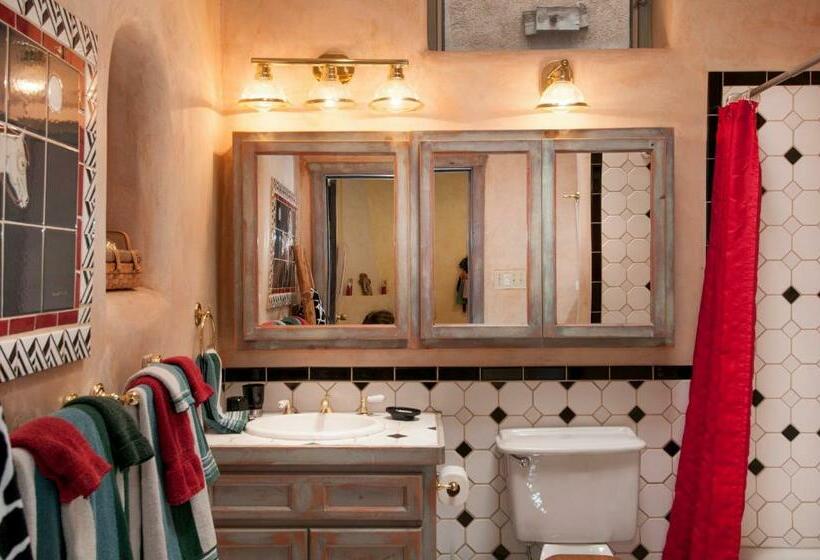 酒店 Inger Jirby Gallery & Guest Houses