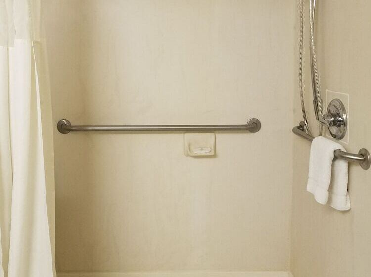 هتل Quality Inn & Suites