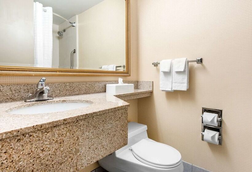 هتل Quality Inn & Suites