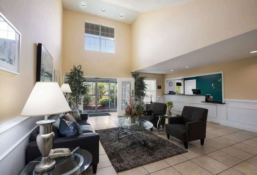 酒店 Quality Inn & Suites Near Lake Oconee