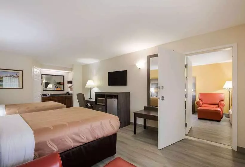 Отель Quality Inn & Suites Near Lake Oconee