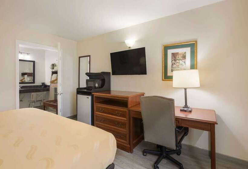 酒店 Quality Inn & Suites Near Lake Oconee