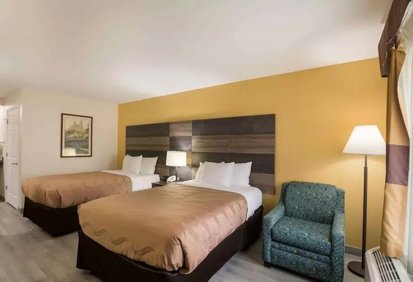 Отель Quality Inn & Suites Near Lake Oconee