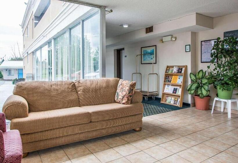 בית מלון כפרי Rodeway Inn