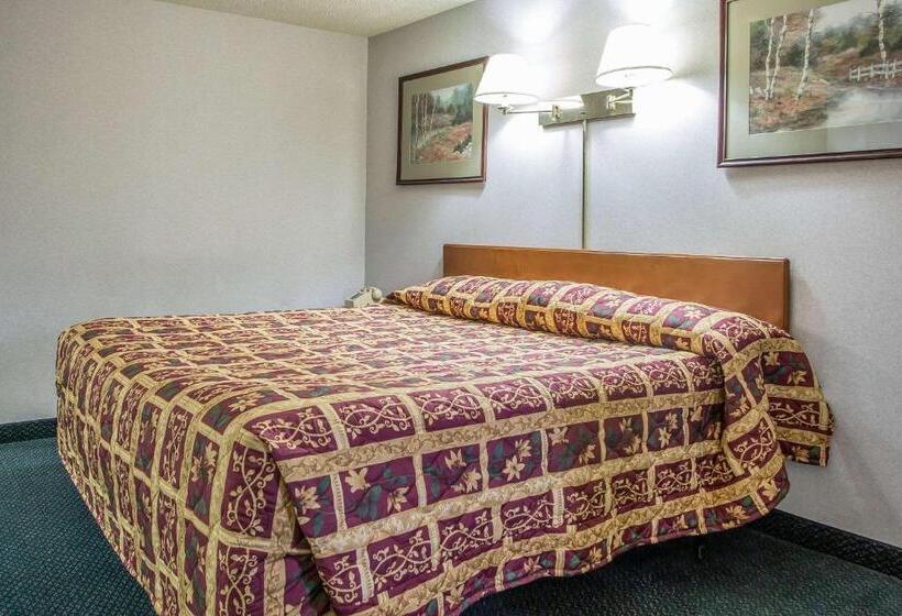 בית מלון כפרי Rodeway Inn