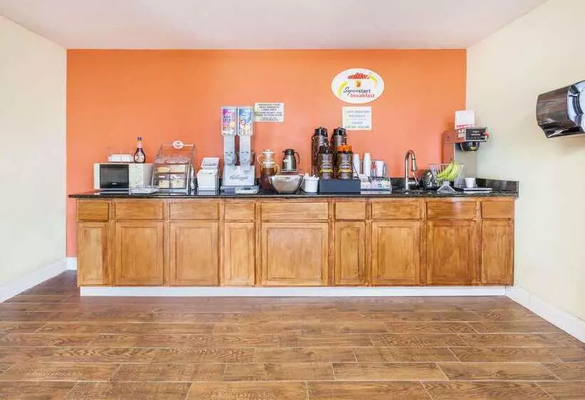 Отель Super 8 By Wyndham Brookhaven