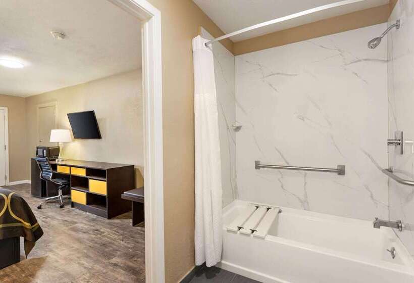 فندق Super 8 By Wyndham Brookhaven